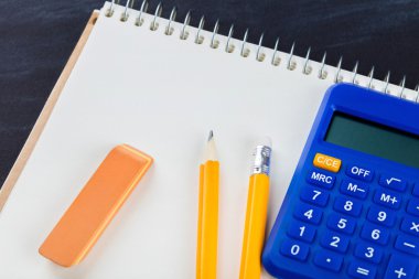 hesap makinesi ve ofis malzemeleri 