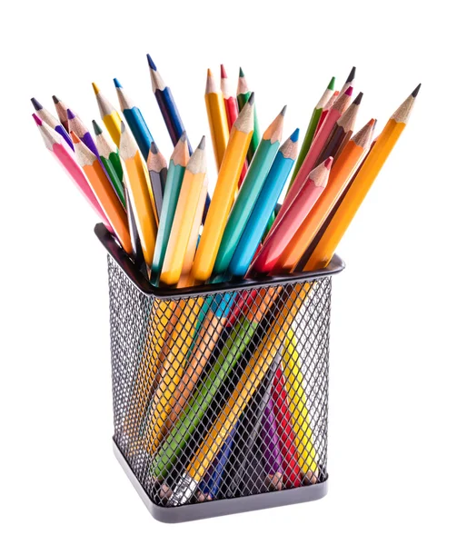 Корзина с цветными карандашами — стоковое фото