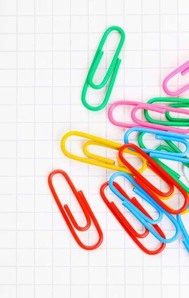 Colored paper clips close-up — Stock Photo, Image