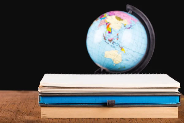 Notebooks close-up and the globe — Stock Photo, Image