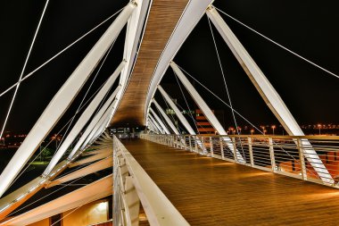 bir arka plan gece şehir köprüde