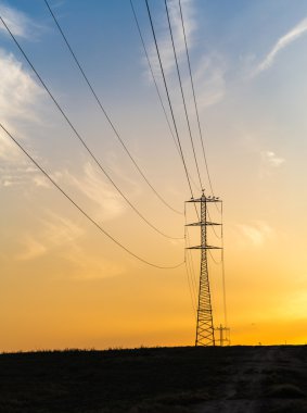 elektrik direkleri telleri ile 