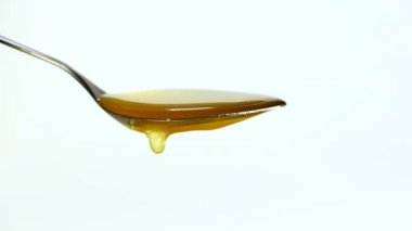 damlayan bir kaşık bal