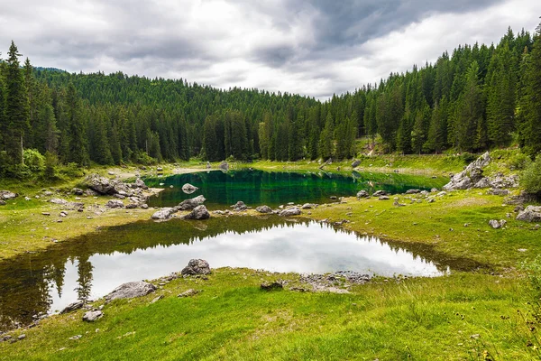 野生の自然湖の風景 — ストック写真