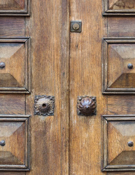Velho a porta de madeira close-up — Fotografia de Stock