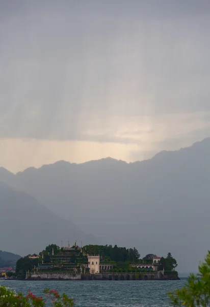 Blick auf Insel und Berge — Stockfoto