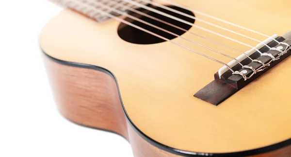 Guitarra Madera Seis Cuerdas Primer Plano Sobre Fondo Blanco —  Fotos de Stock