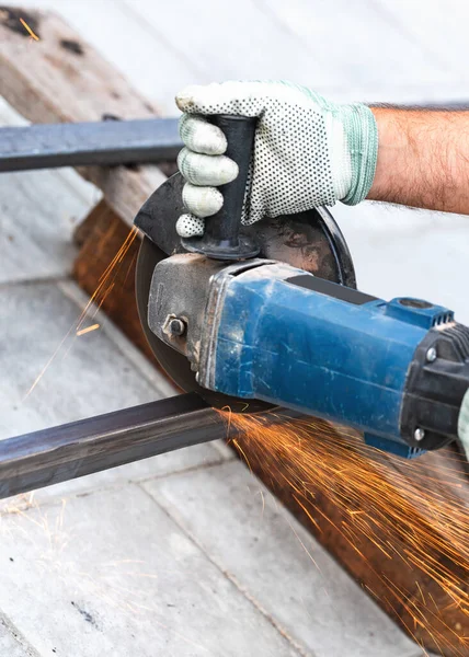 Working Circular Saw Cutting Metal Close — Stock Photo, Image