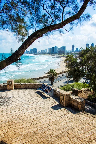 Costa com ondas — Fotografia de Stock