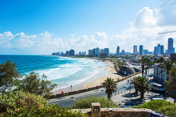 Coast beach with waves — Stock Photo, Image