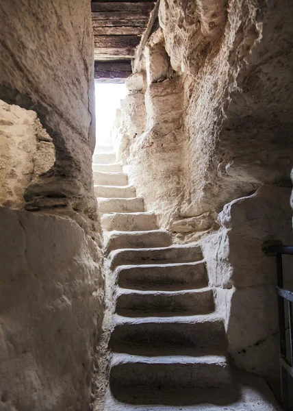 Antik taş merdivenle — Stok fotoğraf