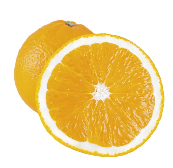 Ganze und geschnittene Orangen — Stockfoto