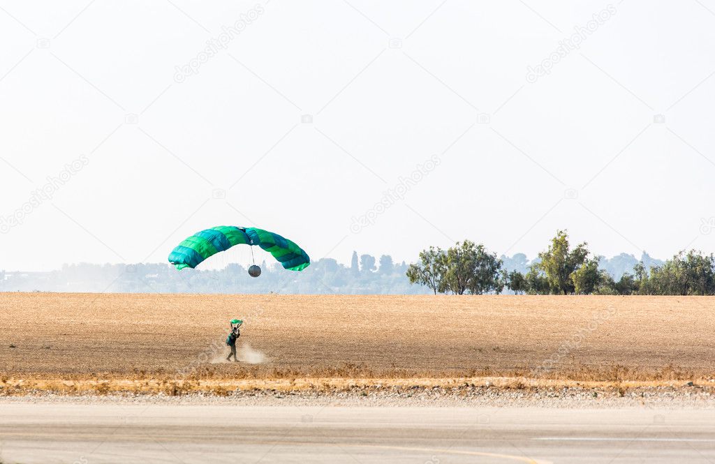 athlete skydiver landed safely 