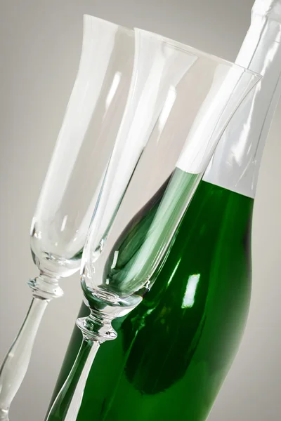 A bottle of sparkling champagne with glasses — Stock Photo, Image