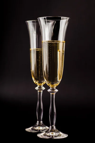 Deux verres remplis de champagne — Photo