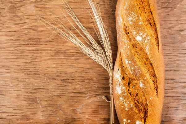 Pan con espigas de trigo — Foto de Stock