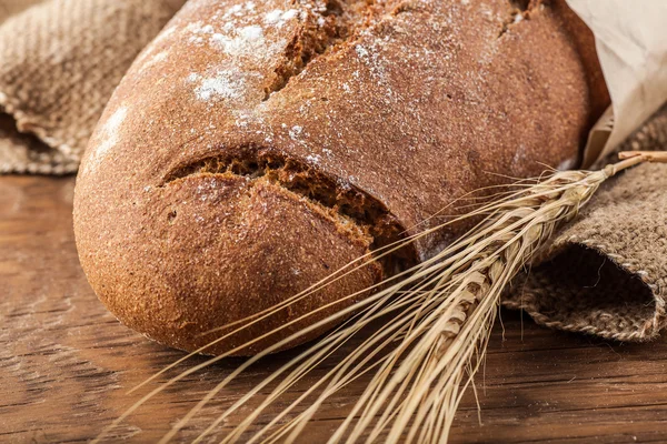 빵과 밀 귀 클로즈업 — 스톡 사진