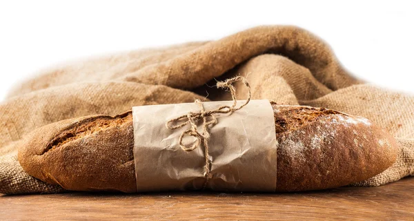 Буханка черного хлеба — стоковое фото