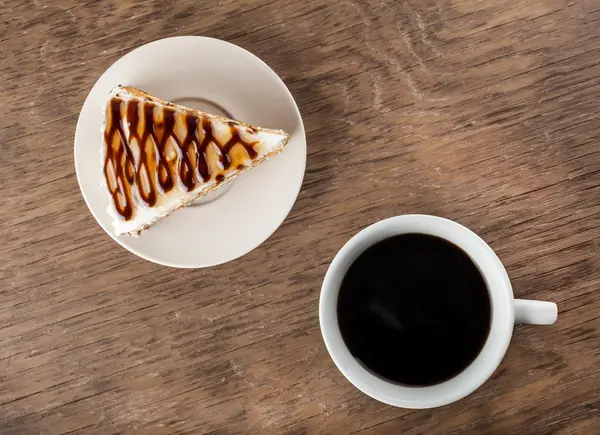 Piece of chocolate cake on a plate and black coffee — Stock Photo, Image