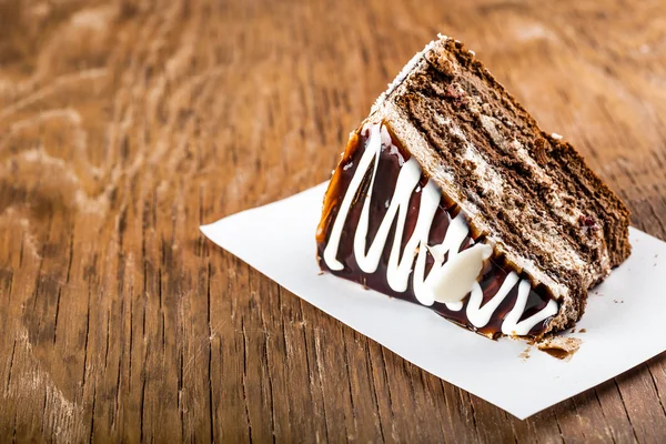 Tranche de gâteau à la crème au chocolat — Photo