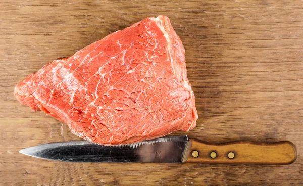 牛フィレ肉のナイフ — ストック写真