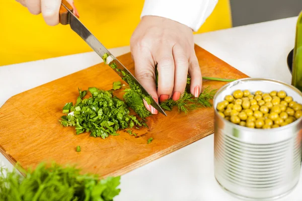 Chef dill finamente triturado e salsa — Fotografia de Stock