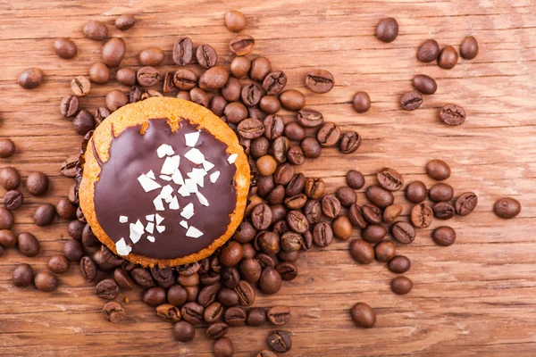 コーヒーの穀物とマフィン — ストック写真