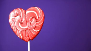 Lolipop bir kalp şeklinde