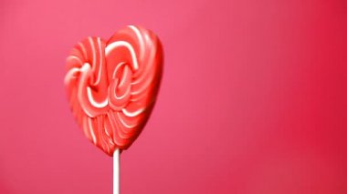 Lolipop bir kalp şeklinde
