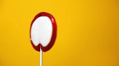 bir elma şeklinde lolipop