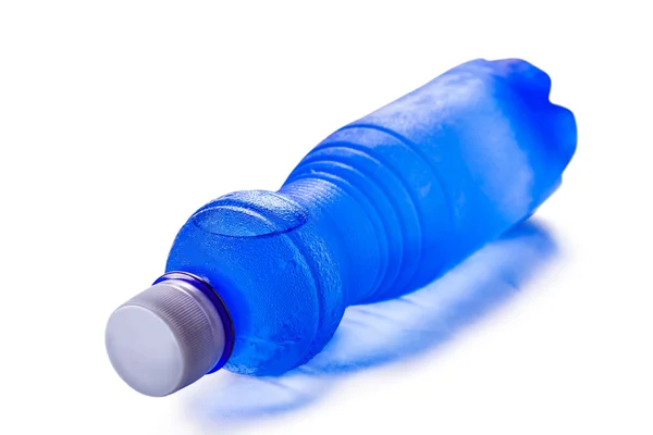 Пластиковая бутылка воды — стоковое фото