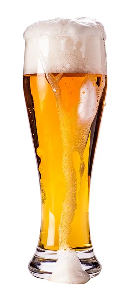 Fullt glas lättöl — Stockfoto