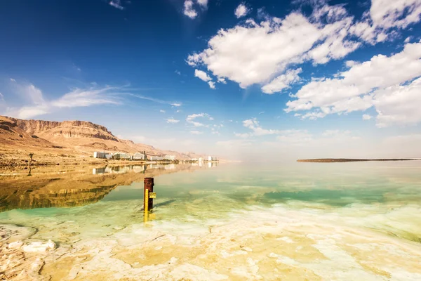 Kusten och hotell vid döda havet — Stockfoto