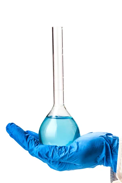 Chemické sklo láhev v ruce — Stock fotografie