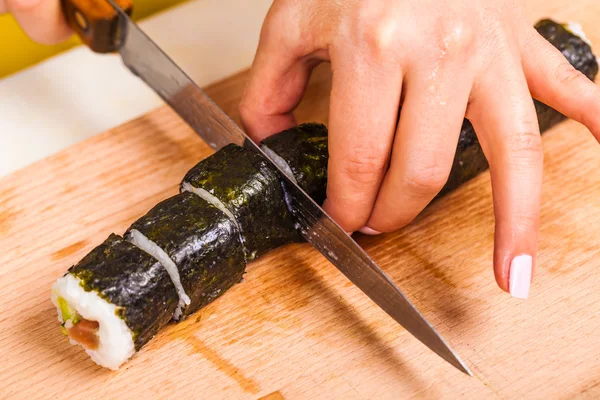 Chef cuts the roll — Stock Photo, Image