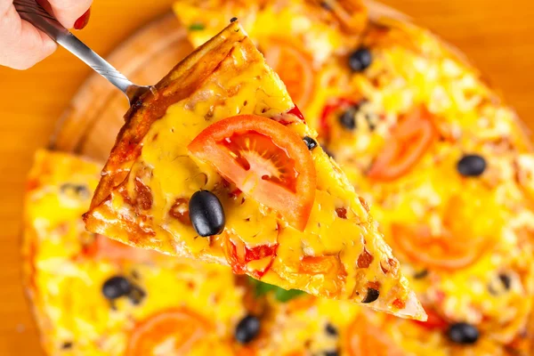 Stuk pizza close-up — Stockfoto