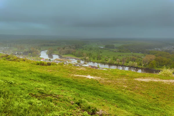 Landschap rivier uitzicht vanaf hill — Stockfoto