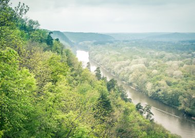 Nehir Manzaralı Hill 