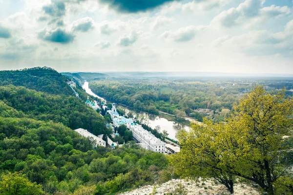 Landschap Svyatogorsk klooster — Stockfoto