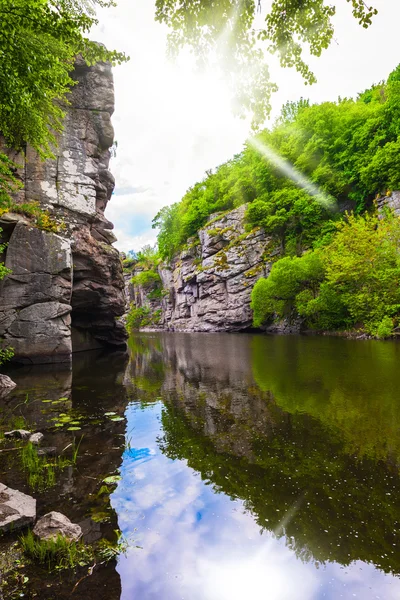 Landschap rotsachtige canyon — Stockfoto