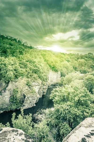 Cañón con un río — Foto de Stock