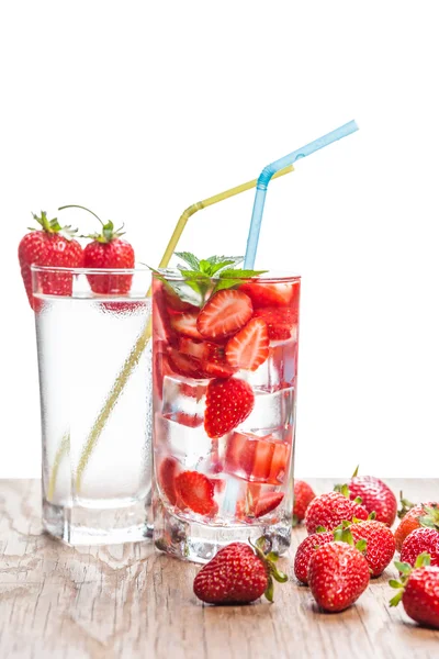 Two glasses of strawberry cocktail — Stock Photo, Image