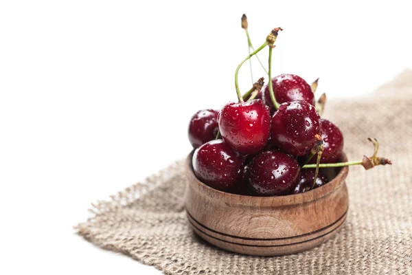 Cherries in wooden bowl close-up — Stock Photo, Image