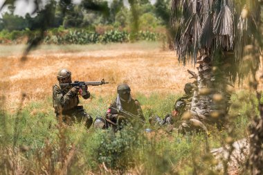 askerler manevraları üzerinde