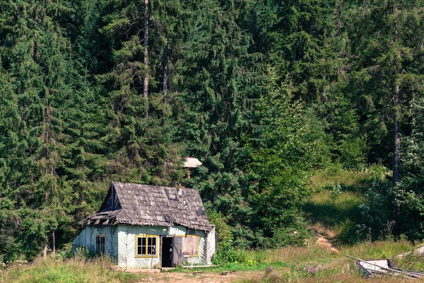 Vecchia casa in legno — Foto Stock