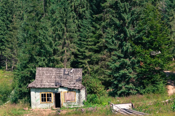 Vecchia casa in legno — Foto Stock