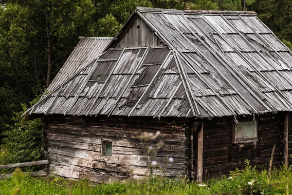 Vecchia casa in legno — Foto Stock
