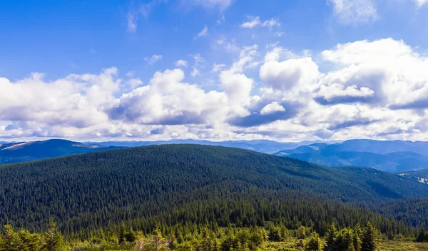 Karadağ Ridge'de Karpatlar — Stok fotoğraf