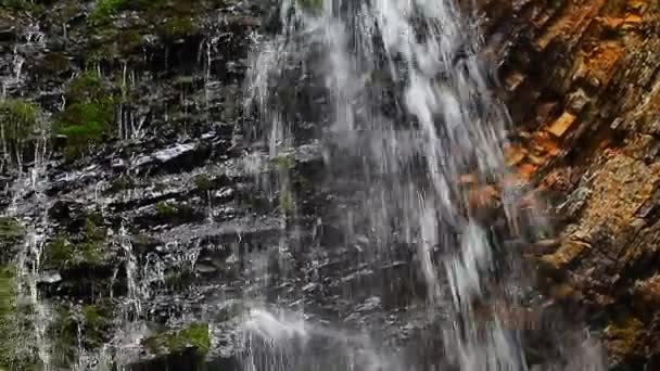 Вид на водопад — стоковое видео
