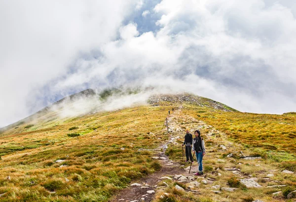 Turistas suben a la cima —  Fotos de Stock